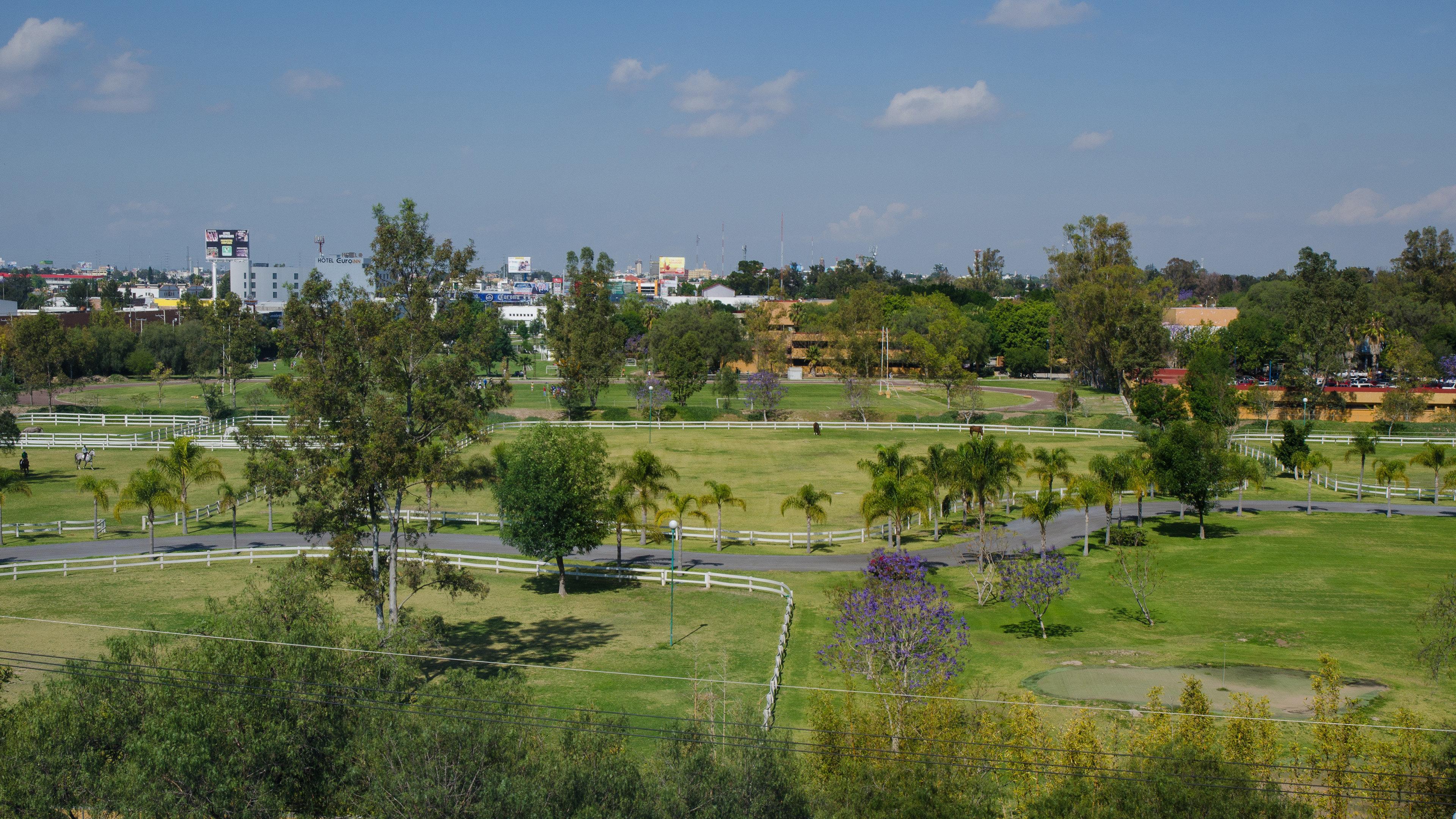 Holiday Inn Express And Suites Celaya By Ihg Экстерьер фото